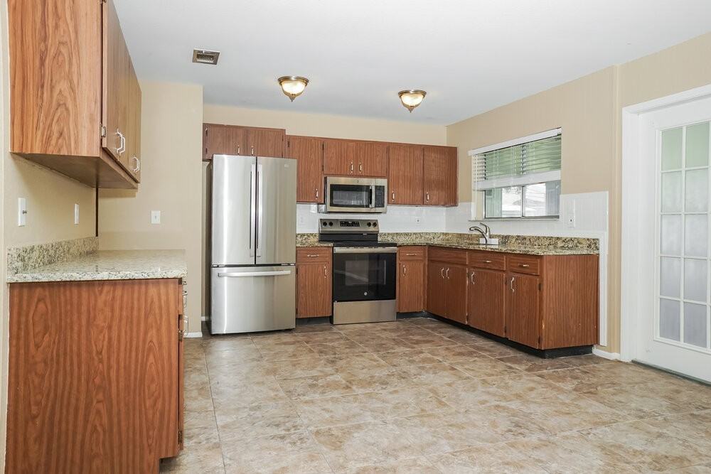 4785 Payne St - Photo 6 of 16