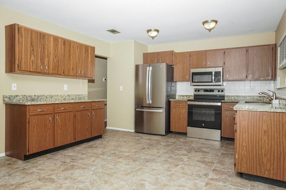 4785 Payne St - Photo 7 of 16