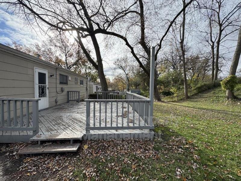 227 Meadowcrest Dr - Photo 5 of 30