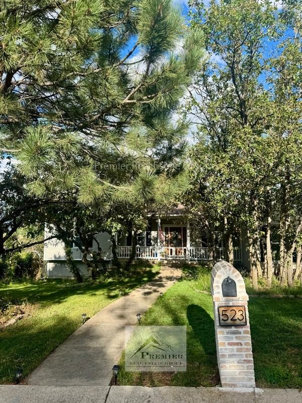 523 Pluto Dr - Photo 2 of 41