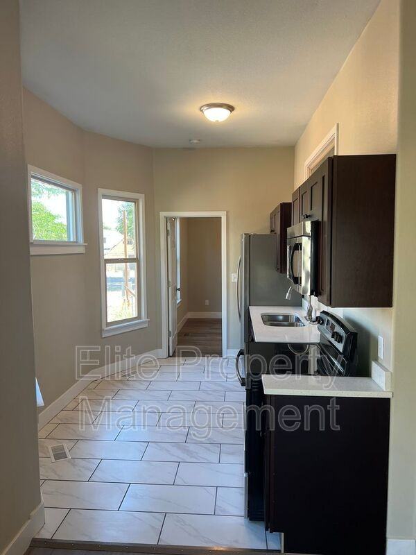 713 W Abriendo Ave #A - Photo 5 of 8