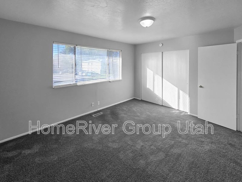 179 W Foxbridge Dr - Photo 4 of 20