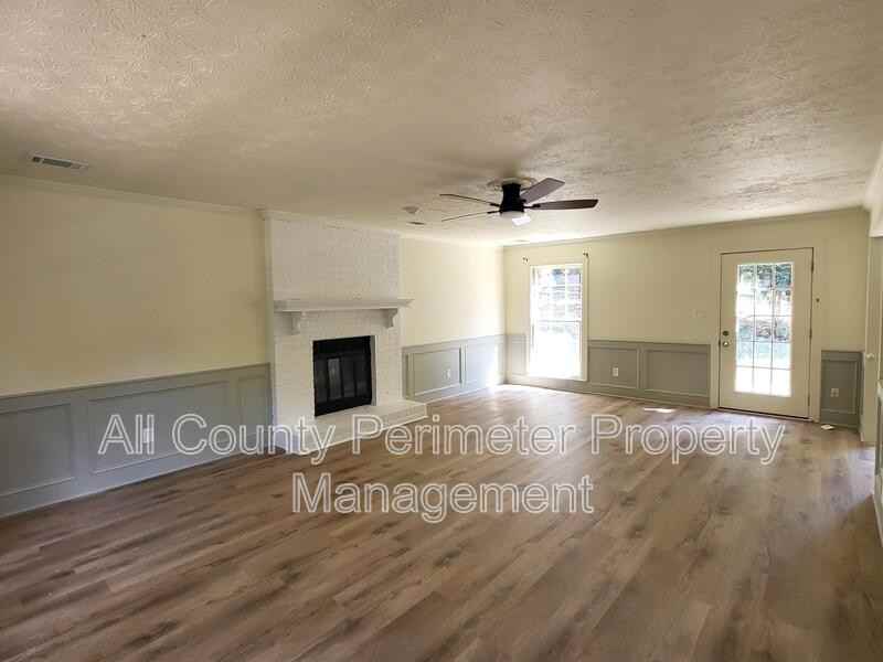 1920 Shoreline Trace Southwest - Photo 2 of 19