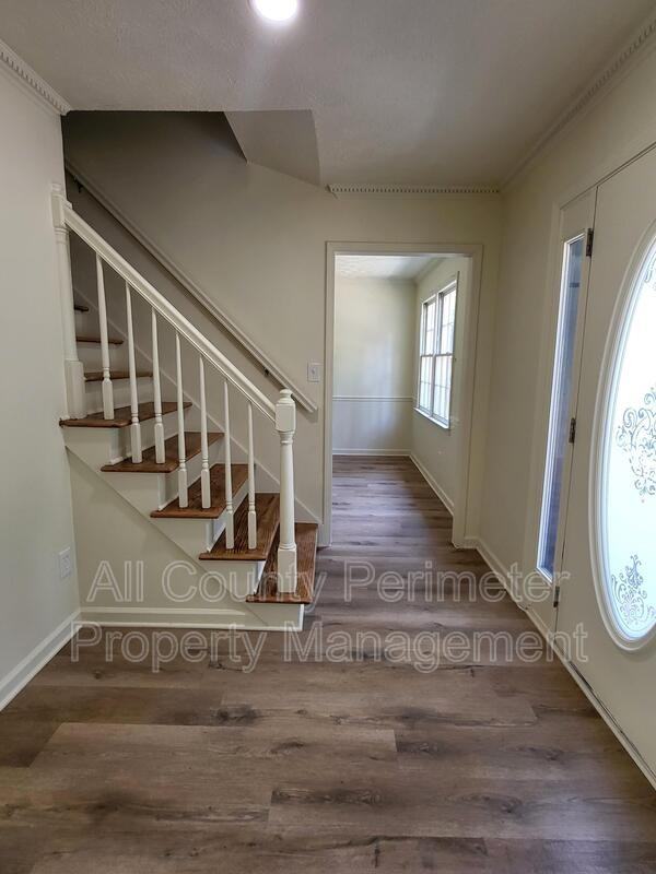 1920 Shoreline Trace Southwest - Photo 3 of 19