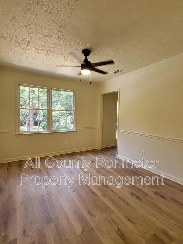 1920 Shoreline Trace Southwest - Photo 4 of 19