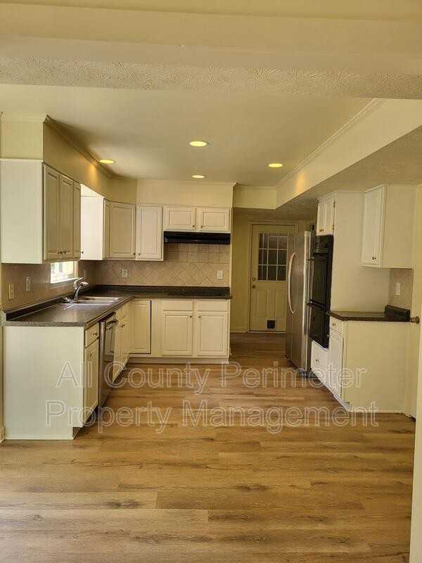 1920 Shoreline Trace Southwest - Photo 5 of 19