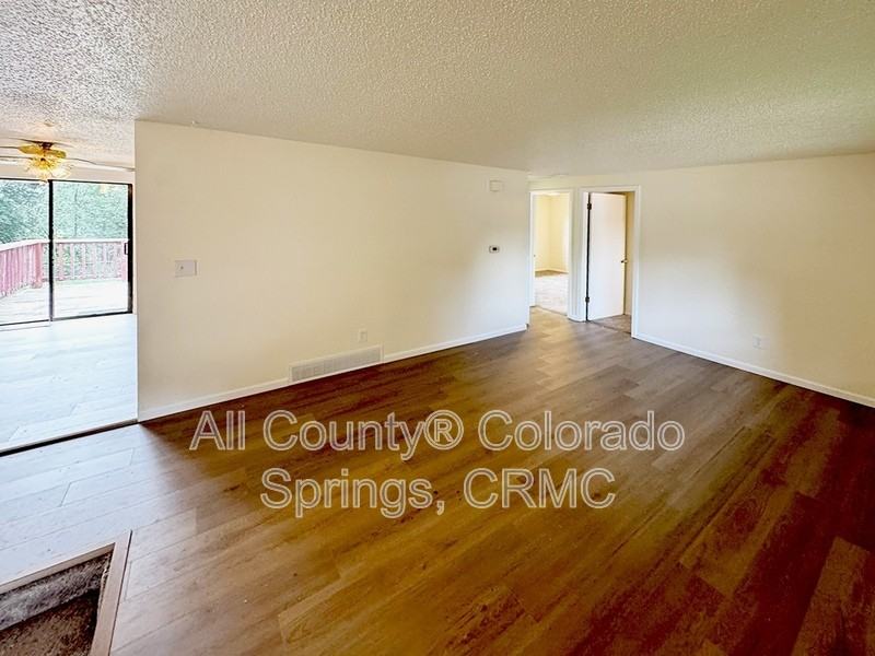 1389 Commanchero Ct - Photo 3 of 28