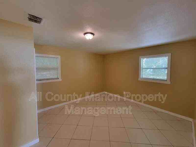 3914 Se 17th Ave #B - Photo 4 of 9