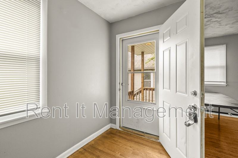 3912 Curtis Ave - Photo 3 of 20