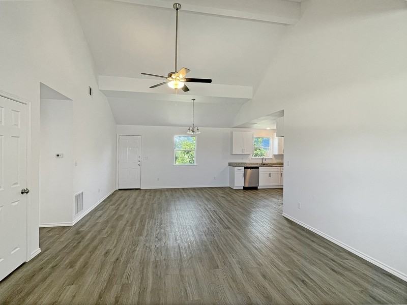 437 Whitney Ct - Photo 2 of 12