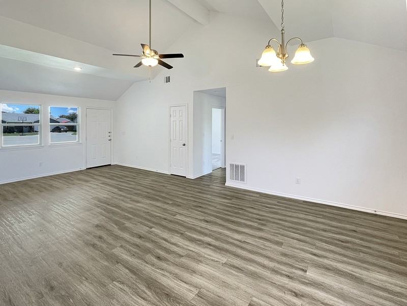 437 Whitney Ct - Photo 3 of 12