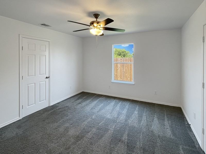 437 Whitney Ct - Photo 5 of 12