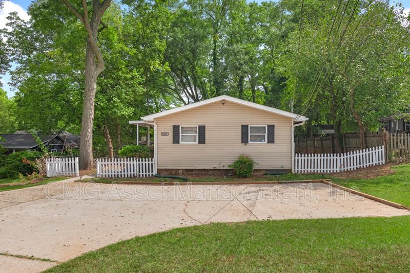 2051 College Ave Ne #A - Photo 2 of 27