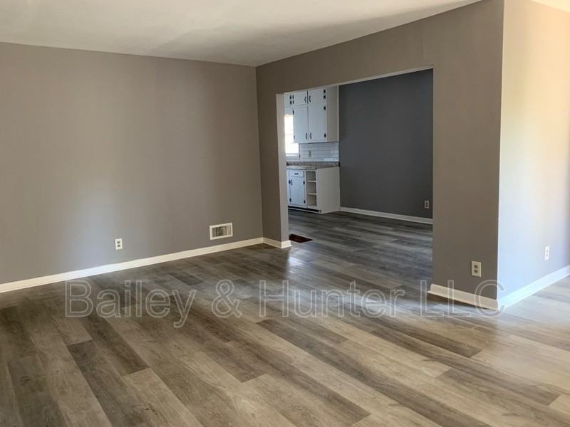 1421 Adele Ave Sw - Photo 2 of 11