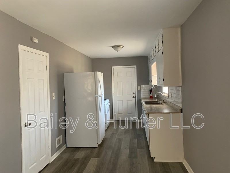 1421 Adele Ave Sw - Photo 3 of 11