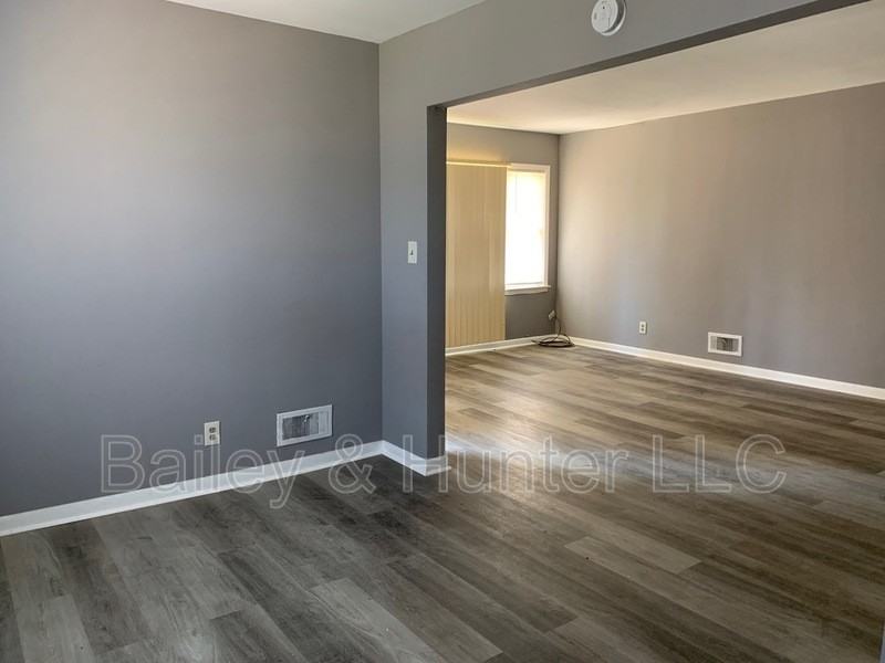 1421 Adele Ave Sw - Photo 4 of 11