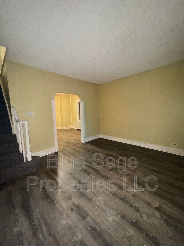 906 Coates St - Photo 2 of 33