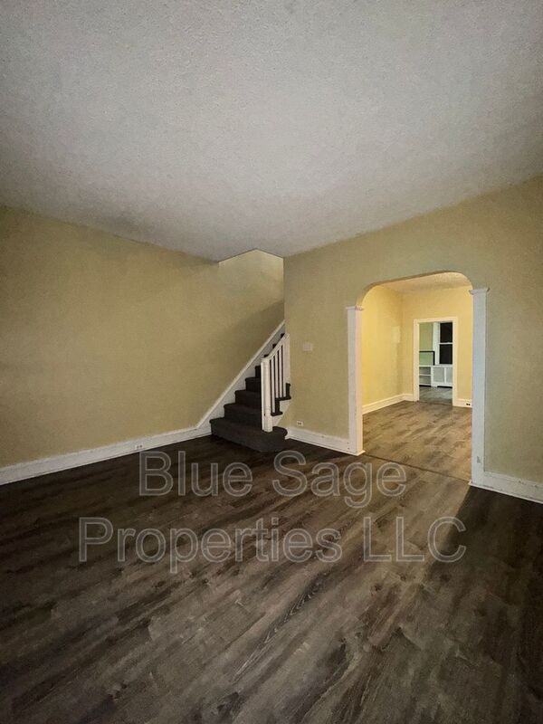 906 Coates St - Photo 3 of 33