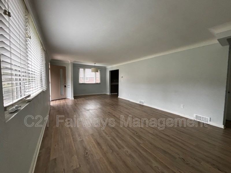 12270 Adams Dr - Photo 2 of 9