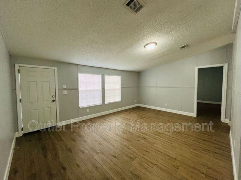 15710 Bermuda St - Photo 3 of 23