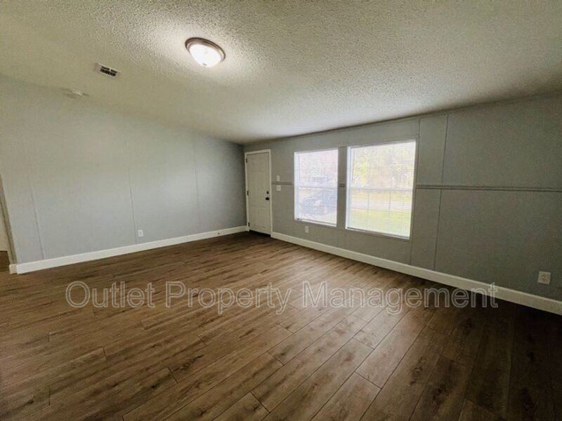 15710 Bermuda St - Photo 4 of 23