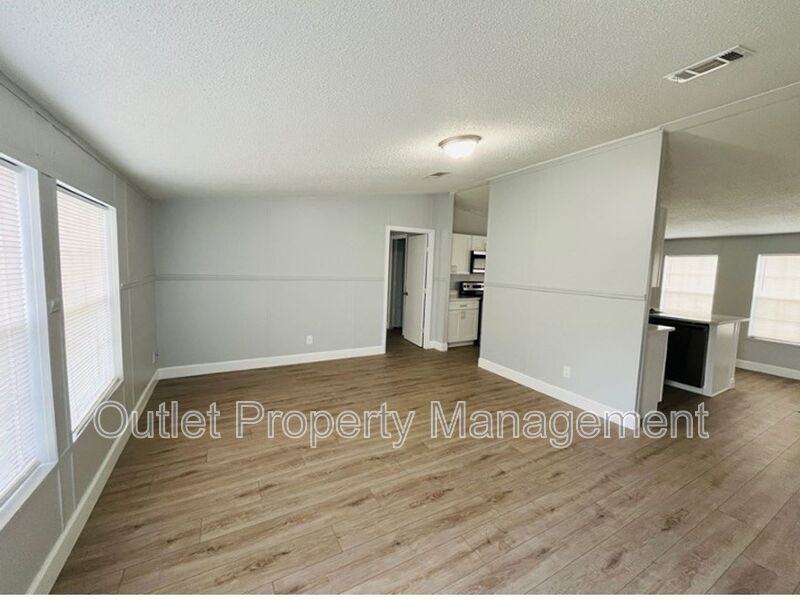 15710 Bermuda St - Photo 5 of 23
