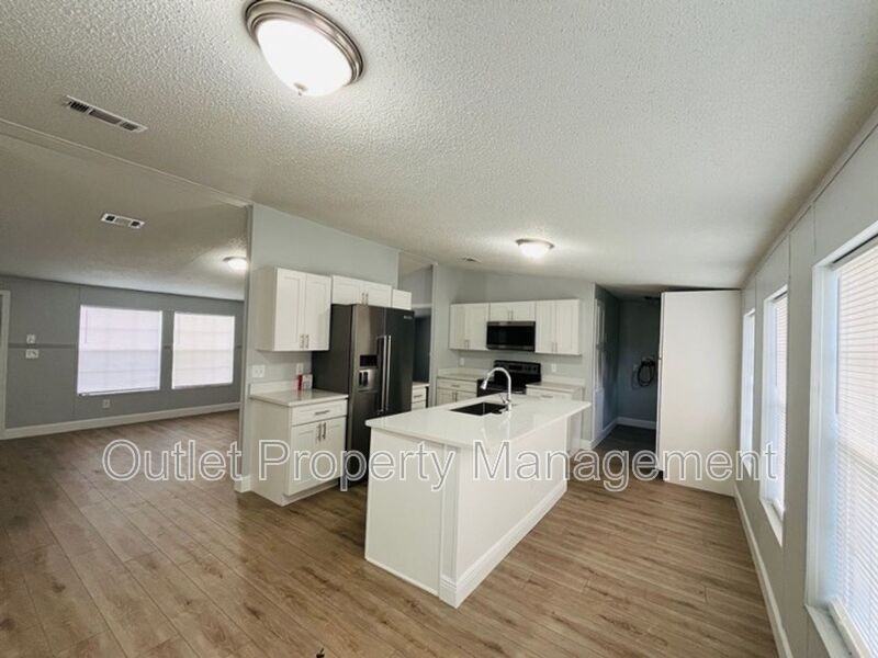 15710 Bermuda St - Photo 6 of 23