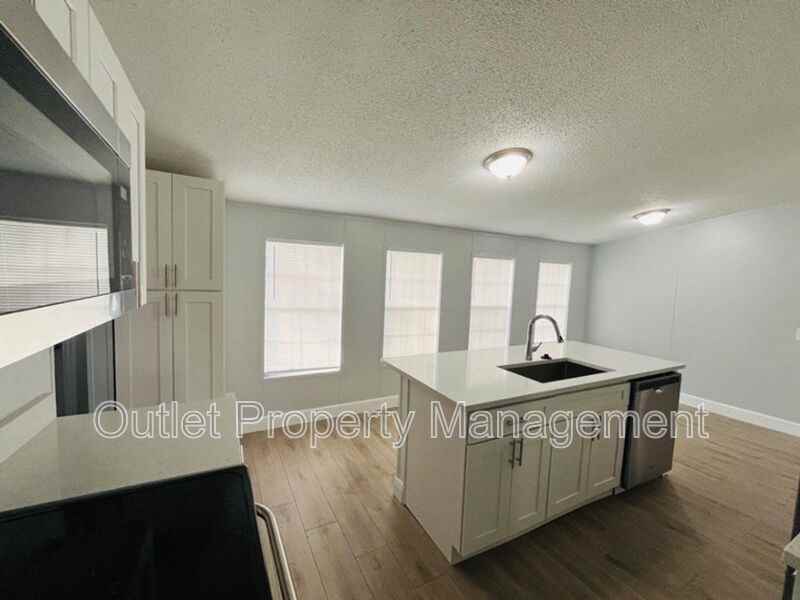 15710 Bermuda St - Photo 7 of 23