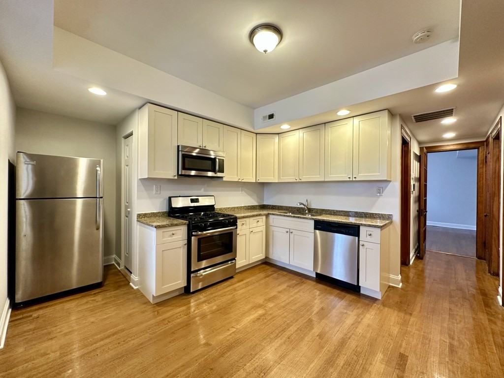 3050 N Milwaukee Ave #2R - Photo 2 of 21
