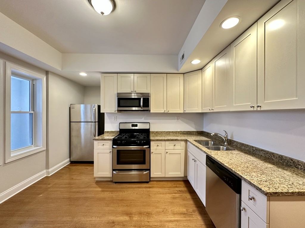 3050 N Milwaukee Ave #2R - Photo 3 of 21