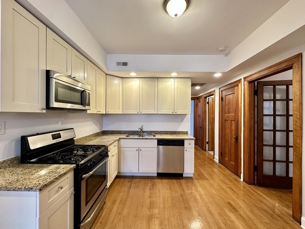 3050 N Milwaukee Ave #2R - Photo 4 of 21