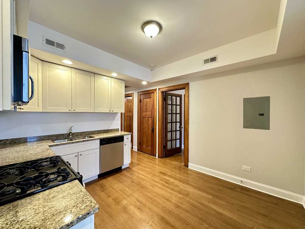 3050 N Milwaukee Ave #2R - Photo 5 of 21