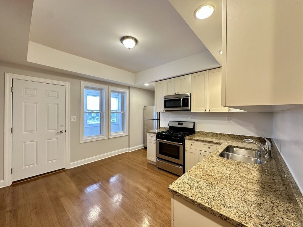 3050 N Milwaukee Ave #2R - Photo 6 of 21