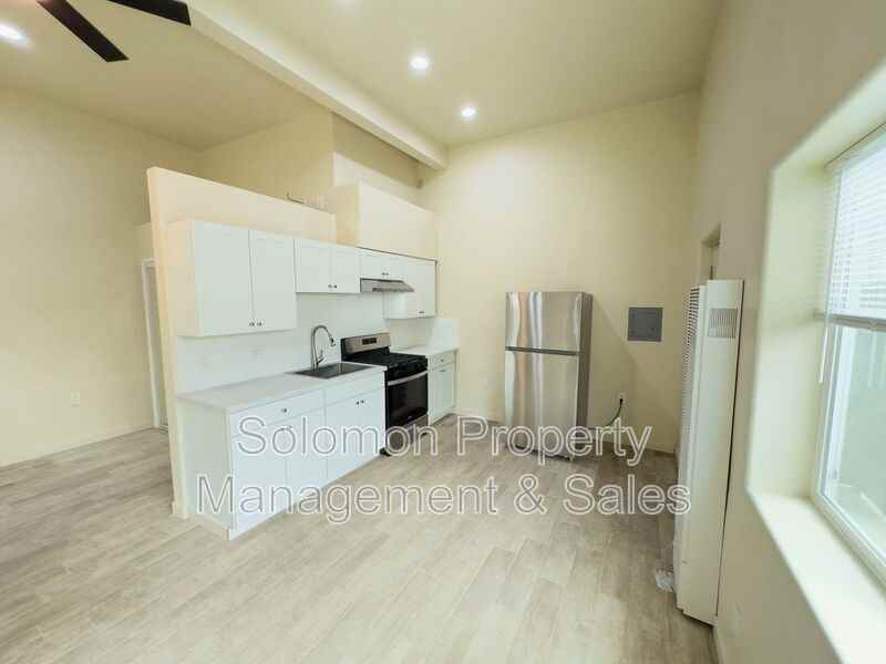 513 N Ditmar St - Photo 2 of 11