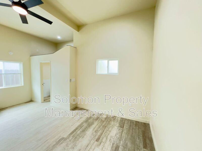 513 N Ditmar St - Photo 5 of 11