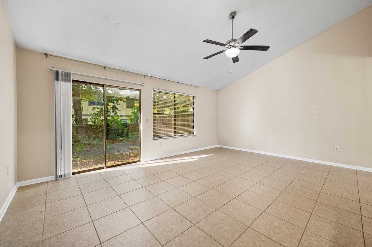 4427 Southwest 21st Lane - Photo 3 of 24