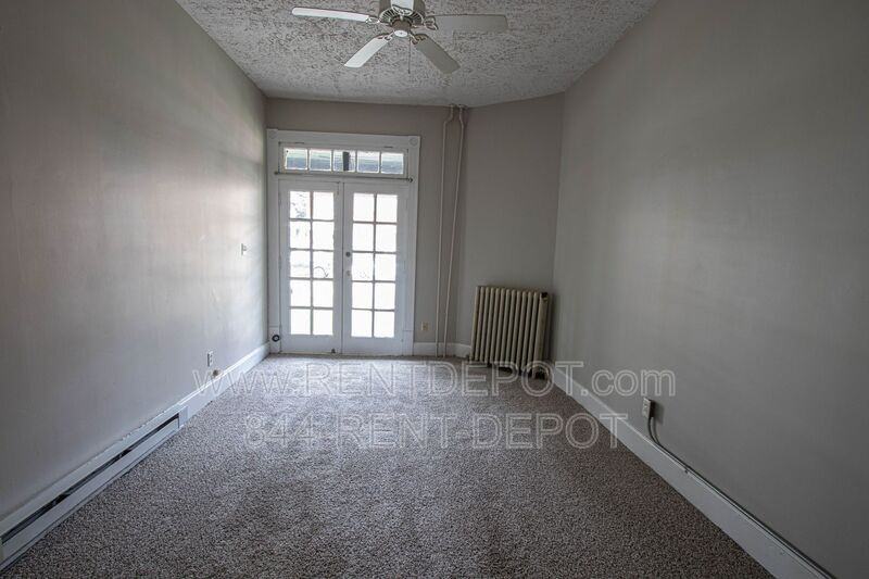 800 Se 2nd St #C - Photo 2 of 8