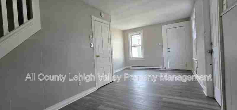 525 North Plum Street - Photo 2 of 8