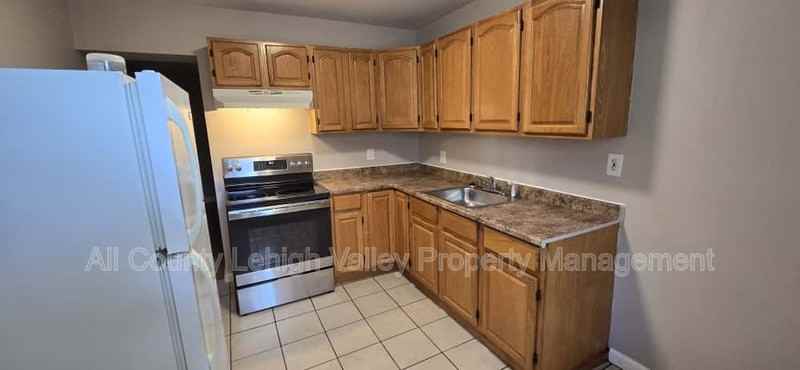 Walnut Ave - Photo 2 of 8