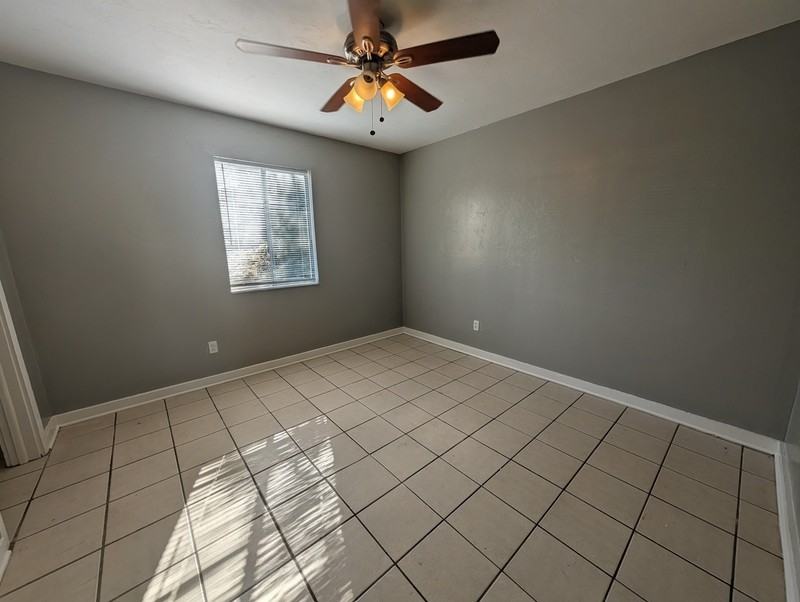 205 Lovelace Dr - Photo 3 of 4