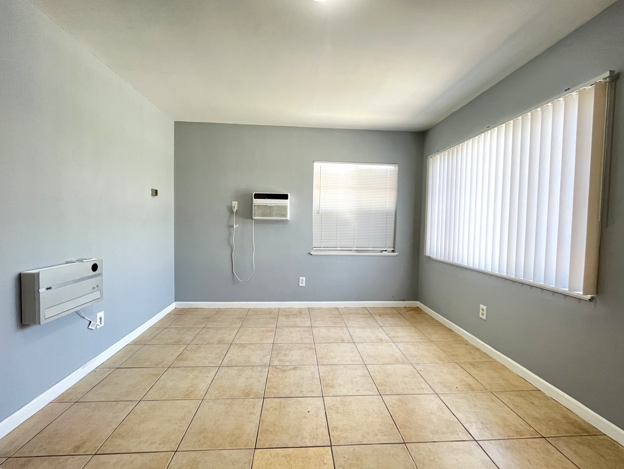 1287 North Sierra Way - Photo 4 of 14