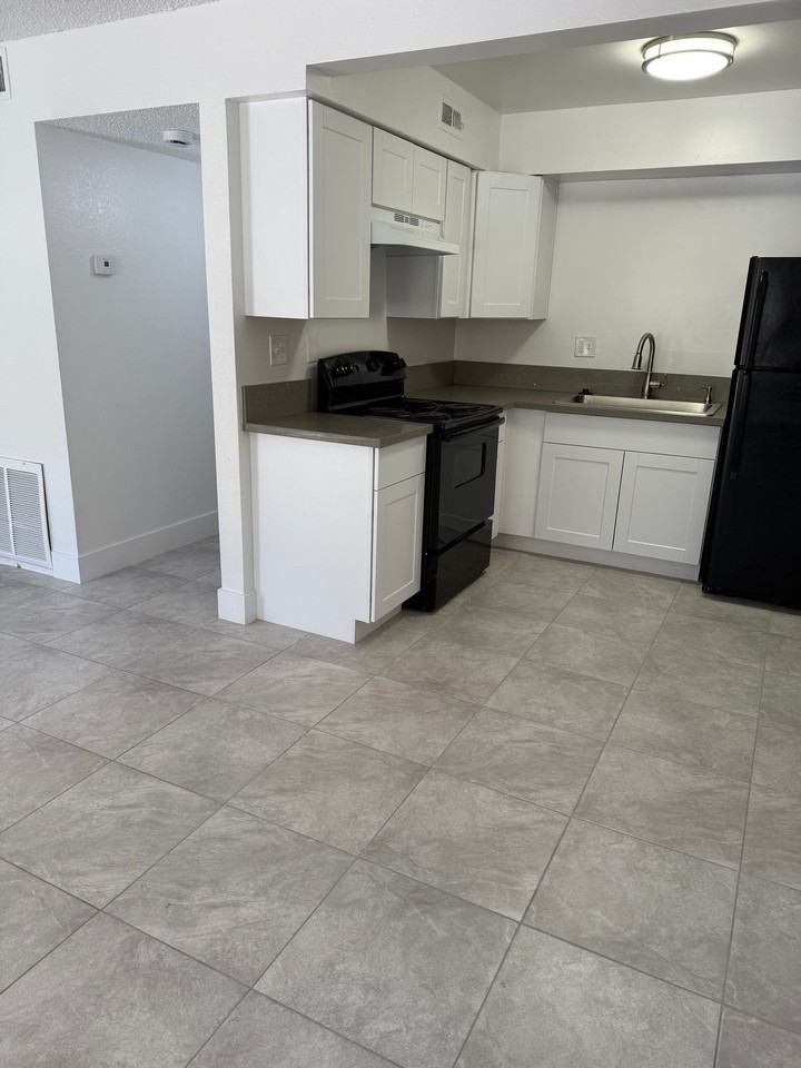 Ambassador Apartments - Photo 4 of 9