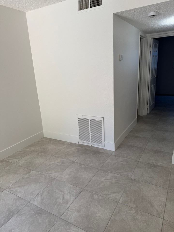 Ambassador Apartments - Photo 5 of 9