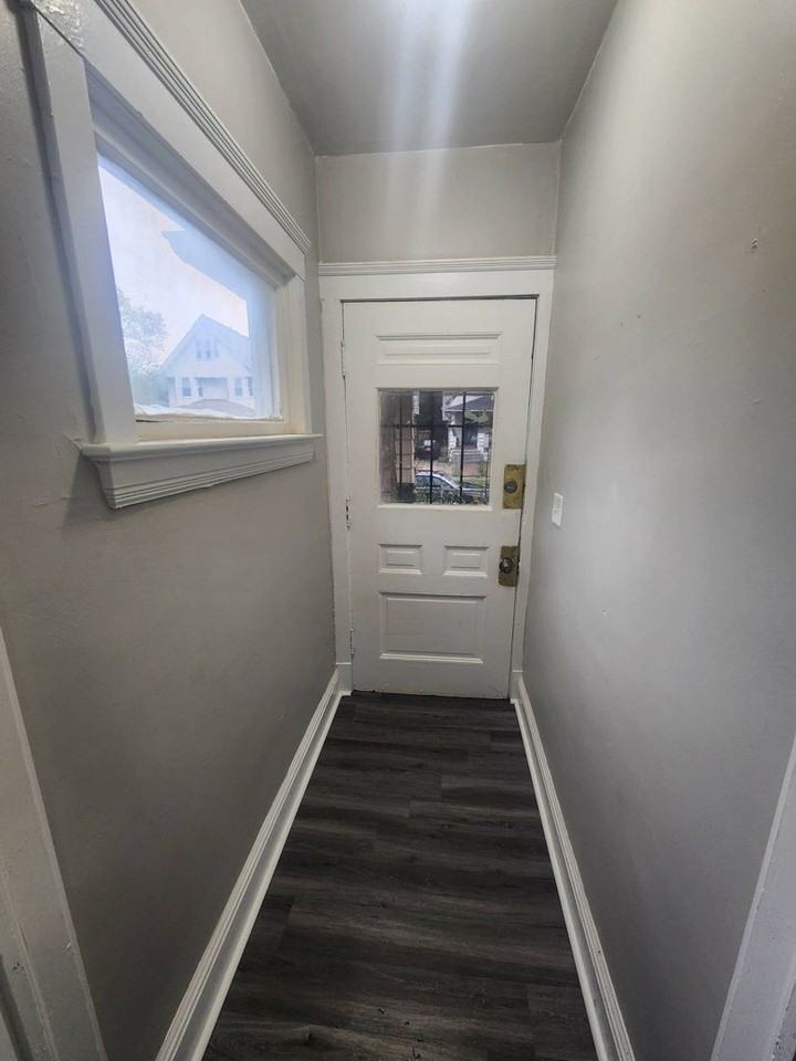 1637 - 1639 HOLYROOD AVE - Photo 2 of 50
