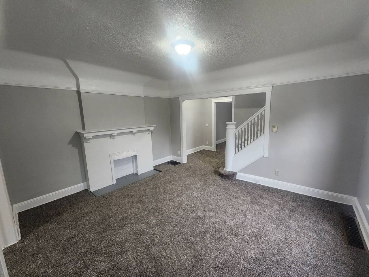 1637 - 1639 HOLYROOD AVE - Photo 3 of 50