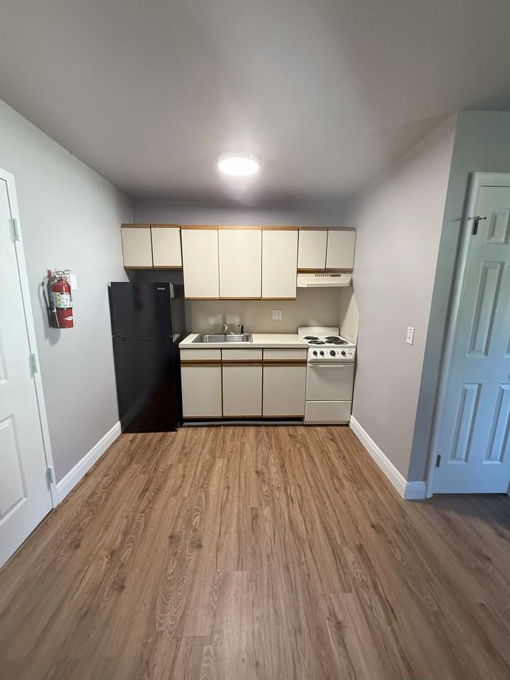 41 Peters Avenue - Photo 3 of 8