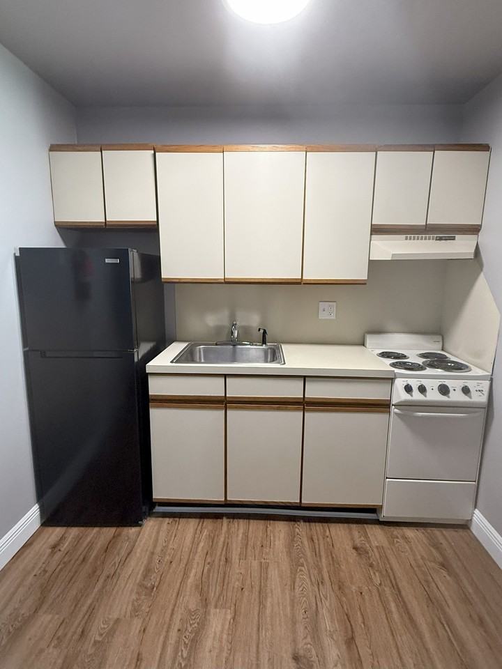 41 Peters Avenue - Photo 4 of 8