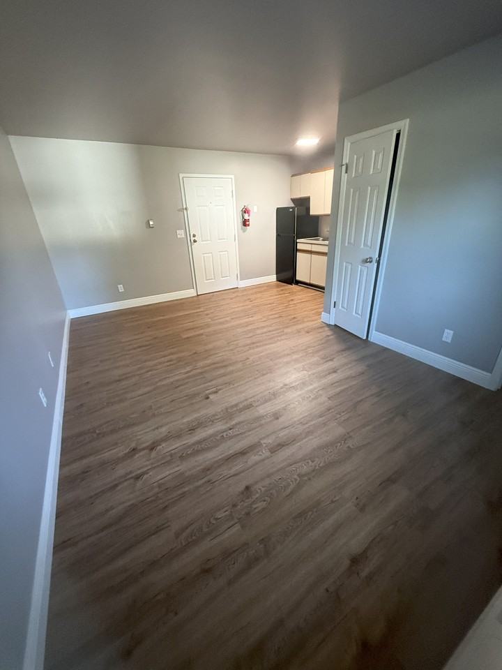 41 Peters Avenue - Photo 6 of 8