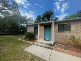 featured image of 2211 Paloma St