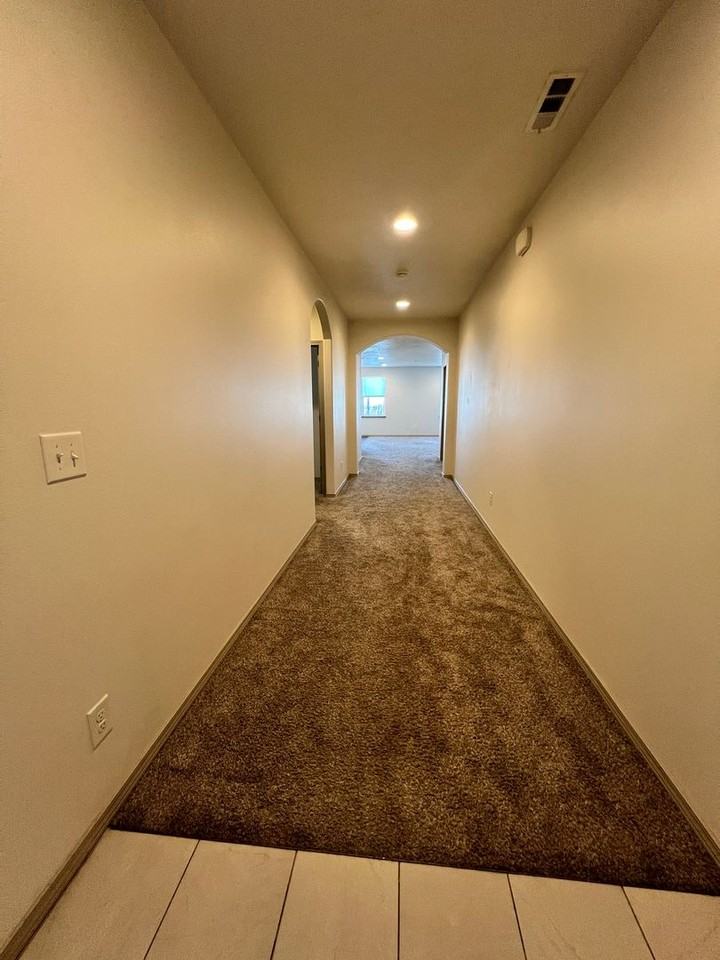 1352 E Nen Dr - Photo 2 of 19